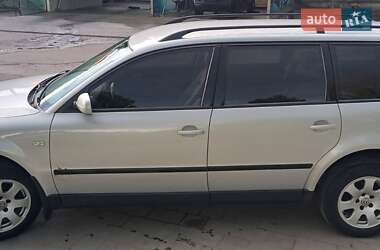 Універсал Volkswagen Passat 2000 в 
