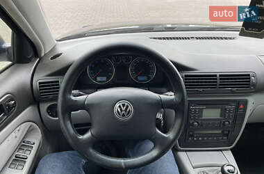 Седан Volkswagen Passat 2002 в 