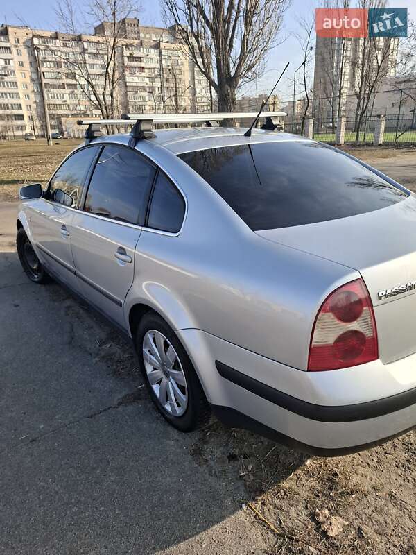 Седан Volkswagen Passat 2000 в Киеве