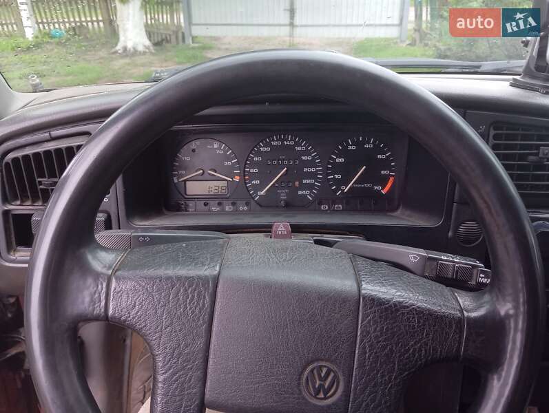 Седан Volkswagen Passat 1990 в Корнині