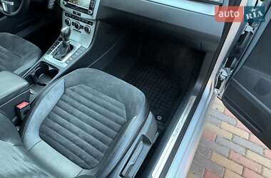 Універсал Volkswagen Passat 2012 в 