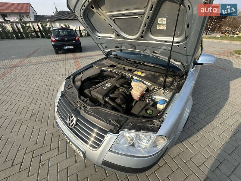 Седан Volkswagen Passat 2004 в Золочеві