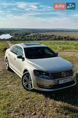 Седан Volkswagen Passat 2013 в Ивано-Франковске