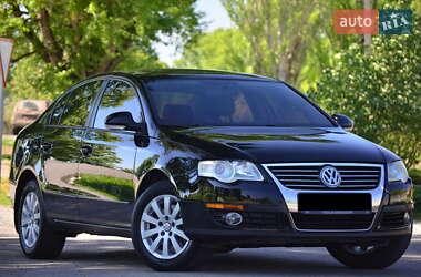 Седан Volkswagen Passat 2008 в Днепре