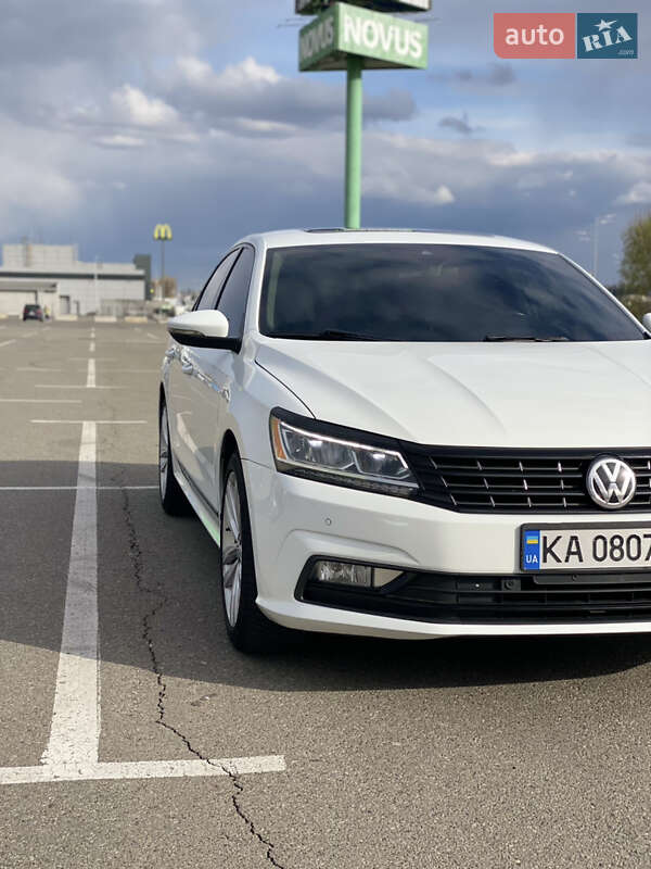 Седан Volkswagen Passat 2017 в Києві