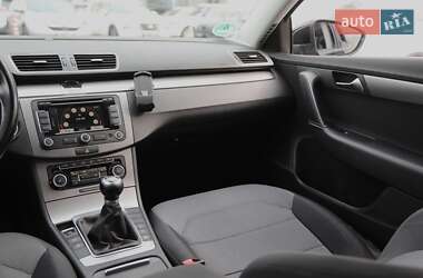 Універсал Volkswagen Passat 2011 в 