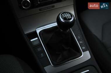 Універсал Volkswagen Passat 2011 в 