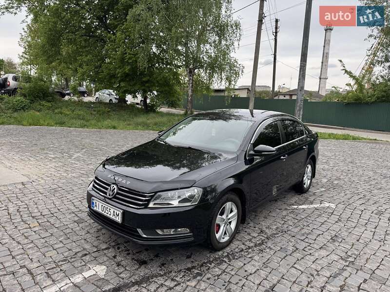Седан Volkswagen Passat 2012 в Житомирі