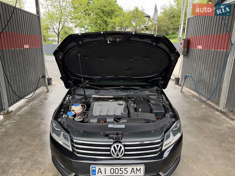 Седан Volkswagen Passat 2012 в Житомирі