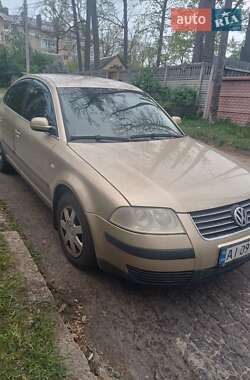 Седан Volkswagen Passat 2003 в Києві