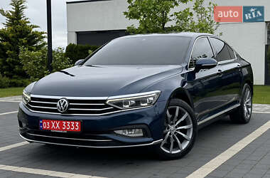 Седан Volkswagen Passat 2019 в Ужгороді