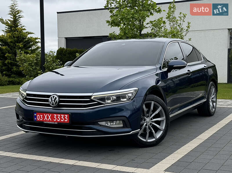 Седан Volkswagen Passat 2019 в Ужгороді