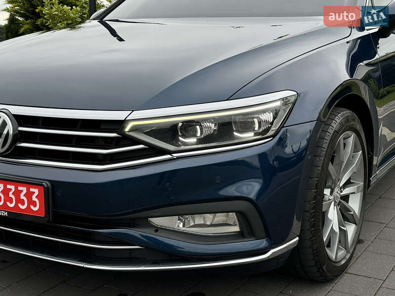 Седан Volkswagen Passat 2019 в Ужгороді