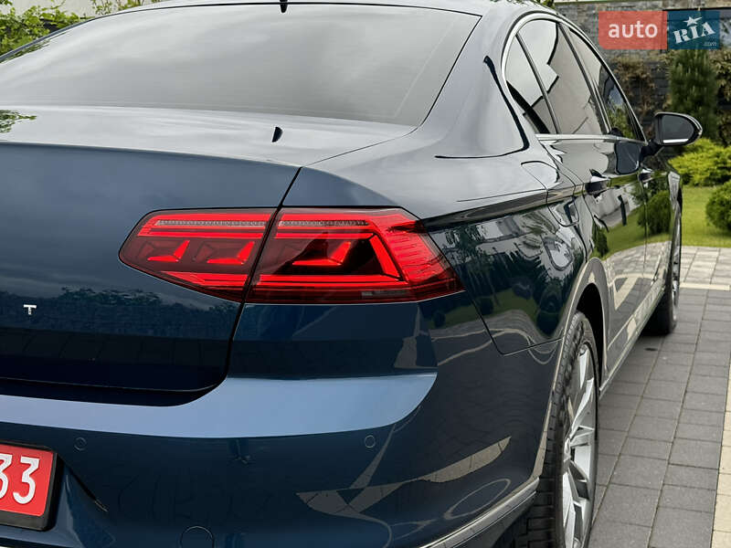 Седан Volkswagen Passat 2019 в Ужгороді