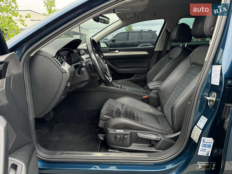 Седан Volkswagen Passat 2019 в Ужгороді