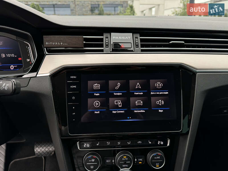 Седан Volkswagen Passat 2019 в Ужгороді