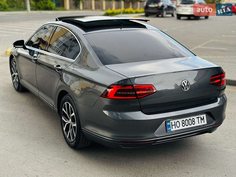 Седан Volkswagen Passat 2015 в Золочеві