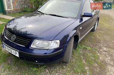 Седан Volkswagen Passat 2000 в Коломаке