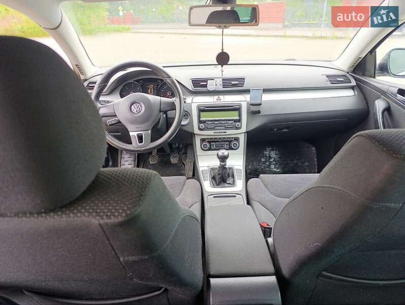Універсал Volkswagen Passat 2010 в Дрогобичі
