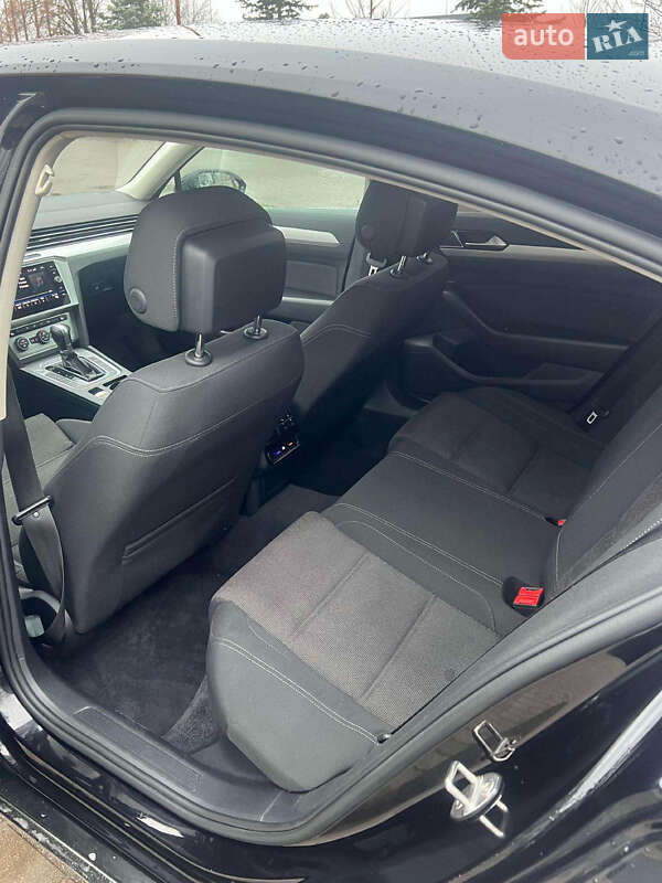Седан Volkswagen Passat 2018 в Лужанах