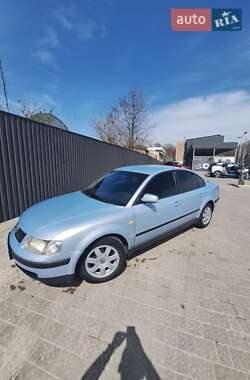 Седан Volkswagen Passat 1999 в 