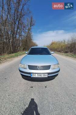 Седан Volkswagen Passat 1999 в 