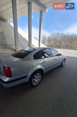 Седан Volkswagen Passat 1999 в 
