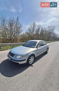 Седан Volkswagen Passat 1999 в 