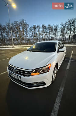 Седан Volkswagen Passat 2017 в Днепре