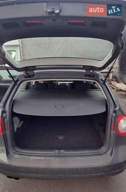 Універсал Volkswagen Passat 2009 в 