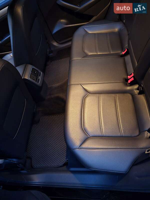 Седан Volkswagen Passat 2013 в Ирпене