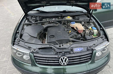 Седан Volkswagen Passat 1999 в 