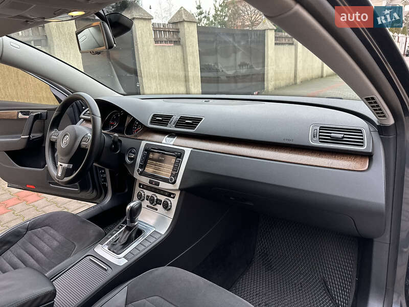 Седан Volkswagen Passat 2012 в Одесі