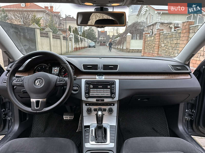Седан Volkswagen Passat 2012 в Одесі