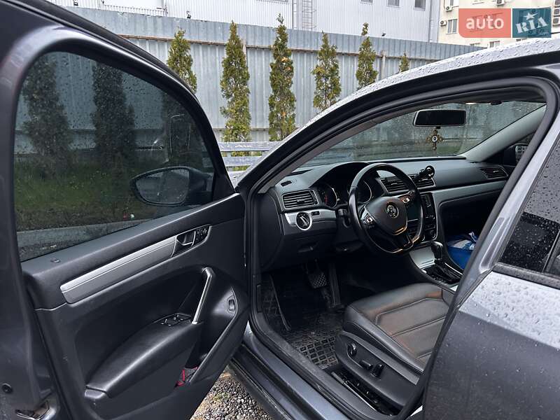 Седан Volkswagen Passat 2018 в Хмельницькому