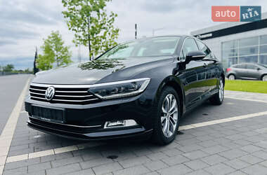 Седан Volkswagen Passat 2017 в Мукачевому