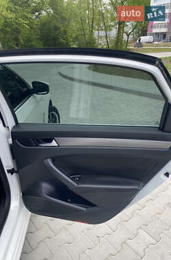Седан Volkswagen Passat 2013 в 
