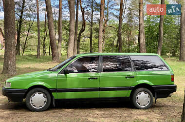 Універсал Volkswagen Passat 1990 в 