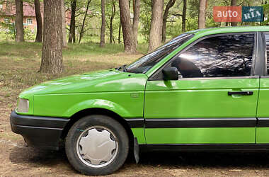 Універсал Volkswagen Passat 1990 в 