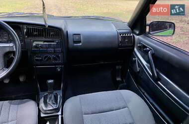 Універсал Volkswagen Passat 1990 в 