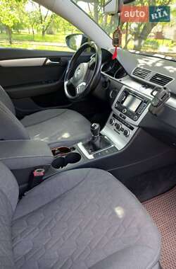 Універсал Volkswagen Passat 2012 в 