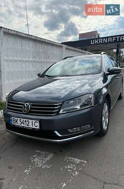 Универсал Volkswagen Passat 2011 в Ровно