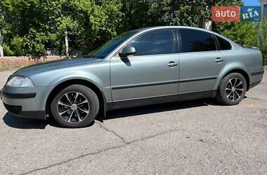 Седан Volkswagen Passat 2004 в Жашківу
