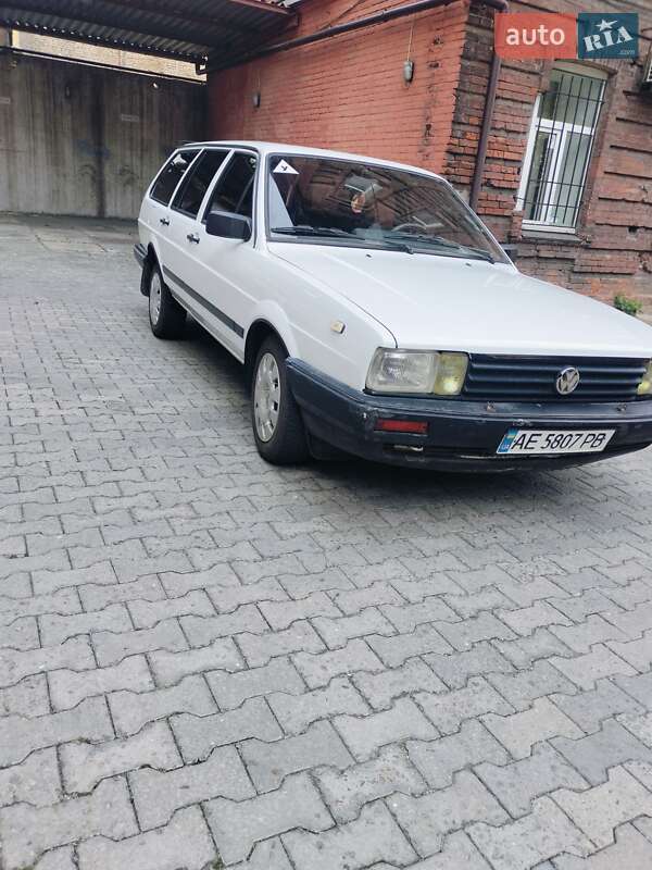 Універсал Volkswagen Passat 1988 в Дніпрі