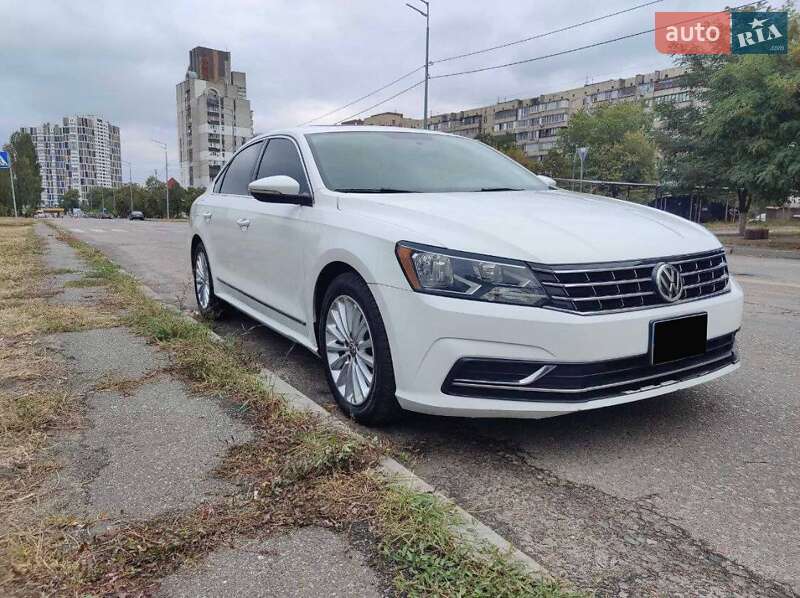 Седан Volkswagen Passat 2016 в Киеве