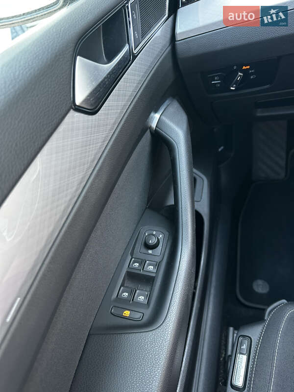 Универсал Volkswagen Passat 2021 в Львове