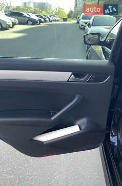Седан Volkswagen Passat 2012 в 