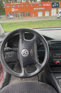 Універсал Volkswagen Passat 1998 в 