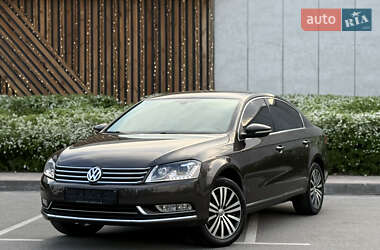 Седан Volkswagen Passat 2013 в Києві