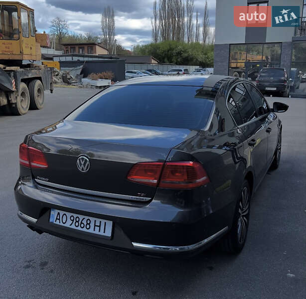 Седан Volkswagen Passat 2013 в Ужгороді